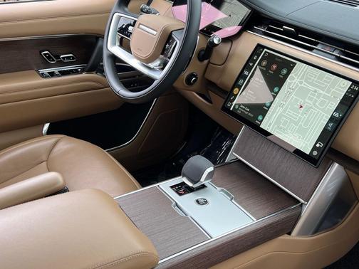 2025 Land Rover Range Rover P400 SE 7 Seat