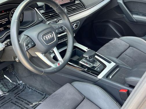 Florett Silver Metallic 2023 Audi Q5 e 55 S line Prestige