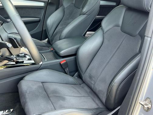 Florett Silver Metallic 2023 Audi Q5 e 55 S line Prestige