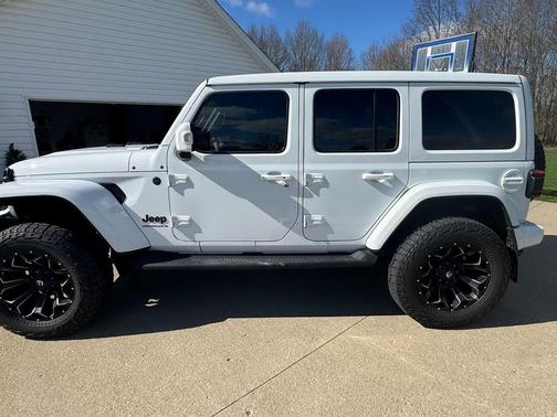 Bright White Clearcoat 2023 Jeep Wrangler 4-Door High Altitude 4x4
