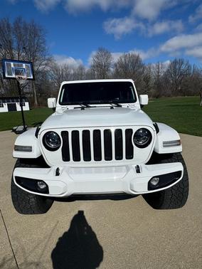 Bright White Clearcoat 2023 Jeep Wrangler 4-Door High Altitude 4x4