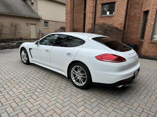 2016 Porsche Panamera 4
