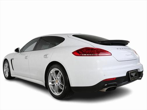 2016 Porsche Panamera 4