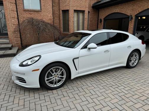 2016 Porsche Panamera 4