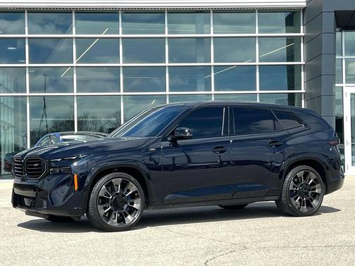 Carbon Black Metallic 2023 BMW XM Base