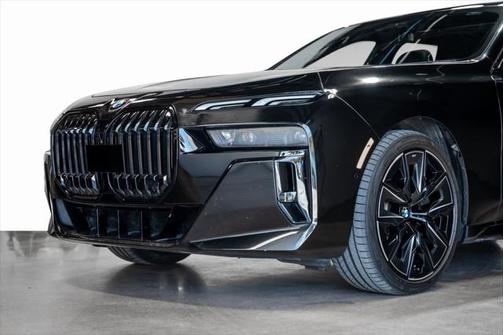 2023 BMW 740 i