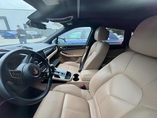 2023 Porsche Macan Base