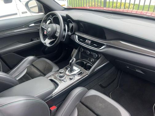 Alfa Rosso 2020 Alfa Romeo Stelvio Quadrifoglio