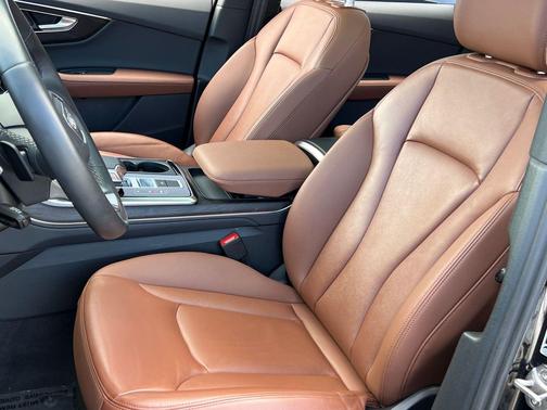 2023 Audi Q7 45 Premium Plus