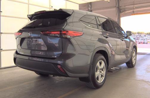 Magnetic Gray Metallic 2022 Toyota Highlander L