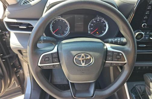 Magnetic Gray Metallic 2022 Toyota Highlander L