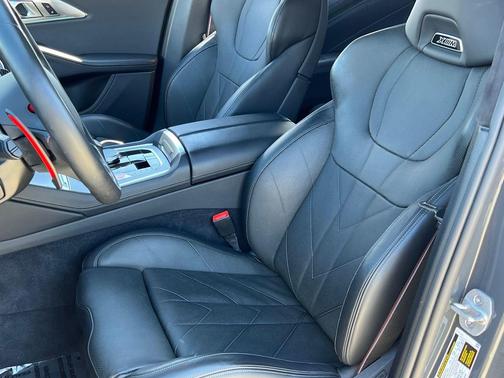 Dravit Grey Metallic 2025 BMW XM Base