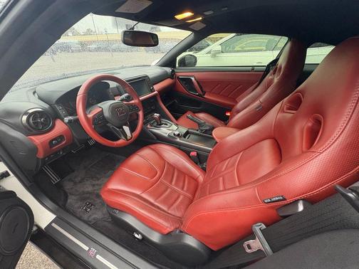 2021 Nissan GT-R Premium Dual-clutch 6-Speed Transmission