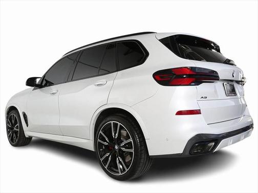 2024 BMW X5 M60i