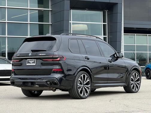 Black Sapphire Metallic 2023 BMW X7 M60i