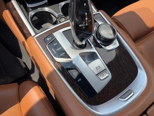Black Sapphire Metallic 2017 BMW 750 i xDrive