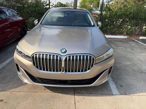 Cashmere Silver Metallic 2021 BMW 750 i xDrive