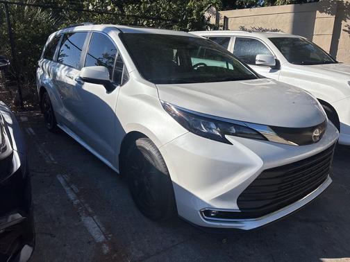 2024 Toyota Sienna XLE