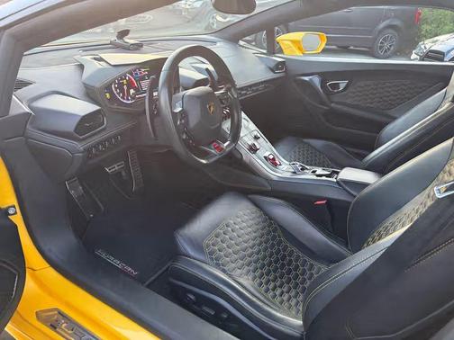 Giallo Inti Pearl Effect 2017 Lamborghini Huracan LP580-2S