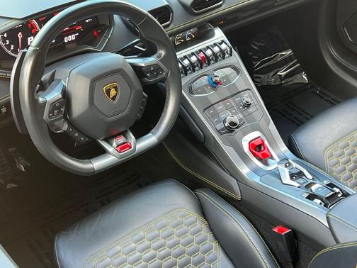 Giallo Inti Pearl Effect 2017 Lamborghini Huracan LP580-2S