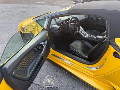 Giallo Inti Pearl Effect 2017 Lamborghini Huracan LP580-2S