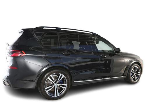Black Sapphire Metallic 2024 BMW X7 xDrive40i