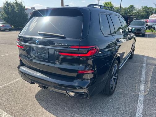 Black Sapphire Metallic 2024 BMW X7 xDrive40i