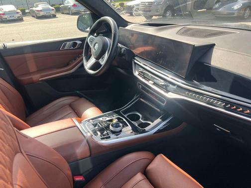 Black Sapphire Metallic 2024 BMW X7 xDrive40i