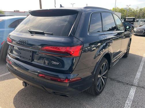 Waitomo Blue Metallic 2025 Audi Q7 45 Premium Plus