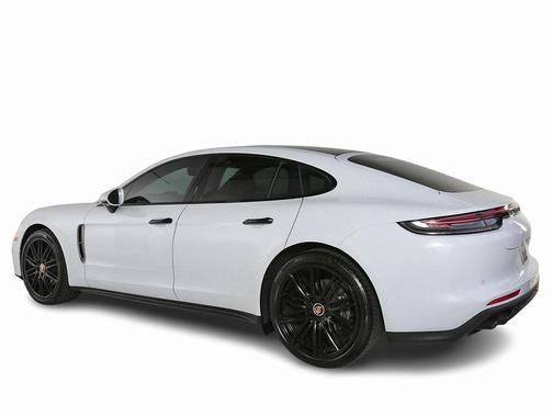 2023 Porsche Panamera 4 Platinum Edition