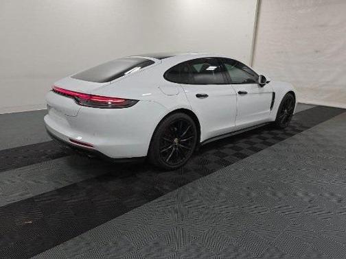 2023 Porsche Panamera 4 Platinum Edition