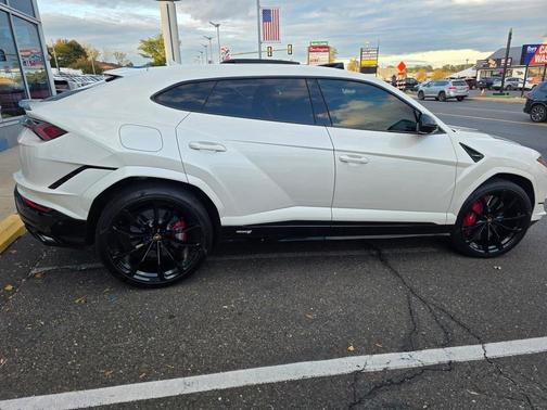 2024 Lamborghini Urus S