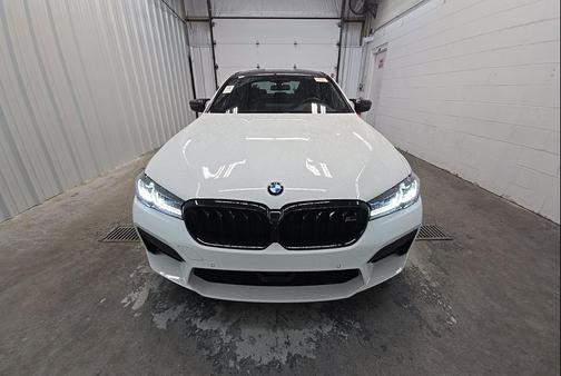 Alpine White 2022 BMW M5 Competition