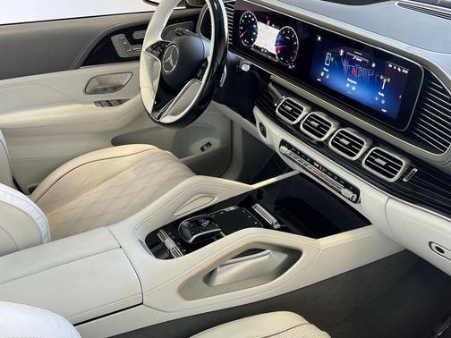 MANUFAKTUR Diamond White Metallic 2024 Mercedes-Benz Maybach GLS 600 4MATIC