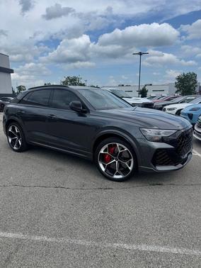 Daytona Gray Pearl Effect 2025 Audi RS Q8 4.0T