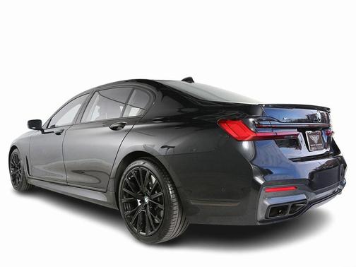 2022 BMW M760 xDrive