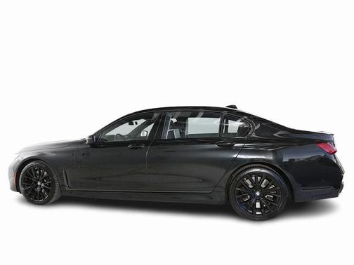 2022 BMW M760 xDrive