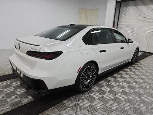 2025 BMW 750e i xDrive