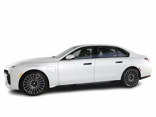 2025 BMW 750e i xDrive