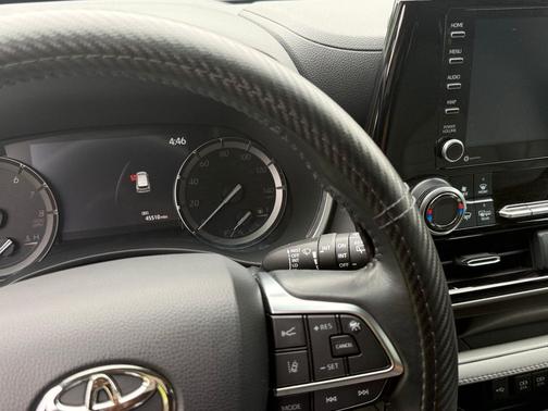 Moon Dust 2021 Toyota Highlander XLE