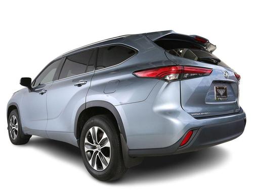 Moon Dust 2021 Toyota Highlander XLE