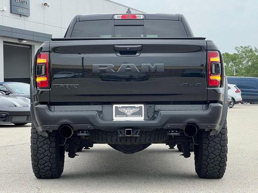 Diamond Black Crystal Pearlcoat 2021 RAM 1500 TRX