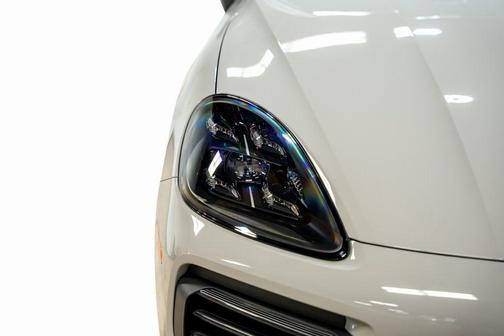 2022 Porsche Cayenne Platinum Edition