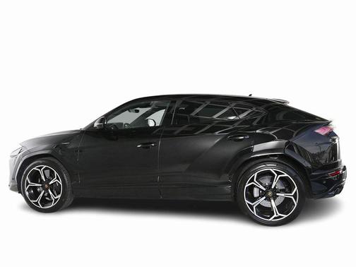 2022 Lamborghini Urus Base