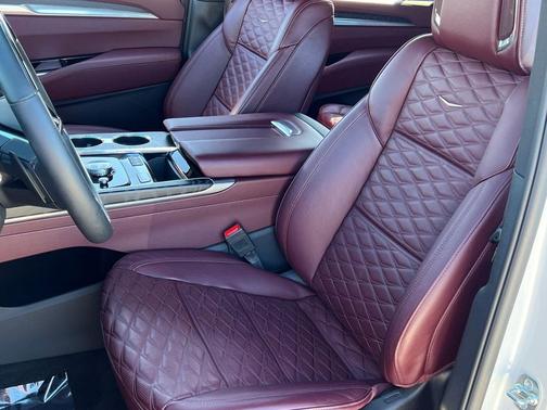 2025 Cadillac Escalade ESV Premium Luxury