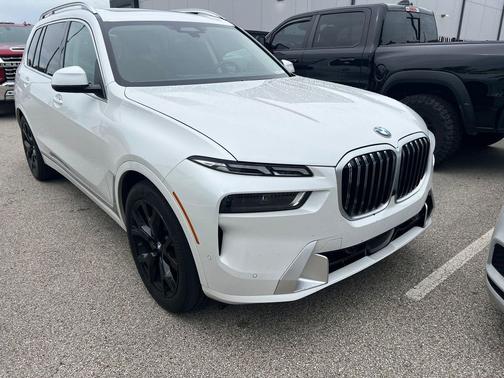 Mineral White Metallic 2024 BMW X7 xDrive40i