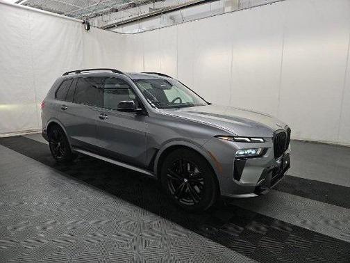 2023 BMW X7 M60i