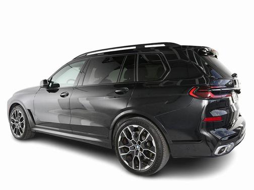 2024 BMW X7 M60i