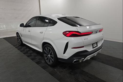 Mineral White Metallic 2023 BMW X6 xDrive40i
