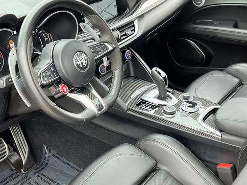 2022 Alfa Romeo Stelvio Quadrifoglio